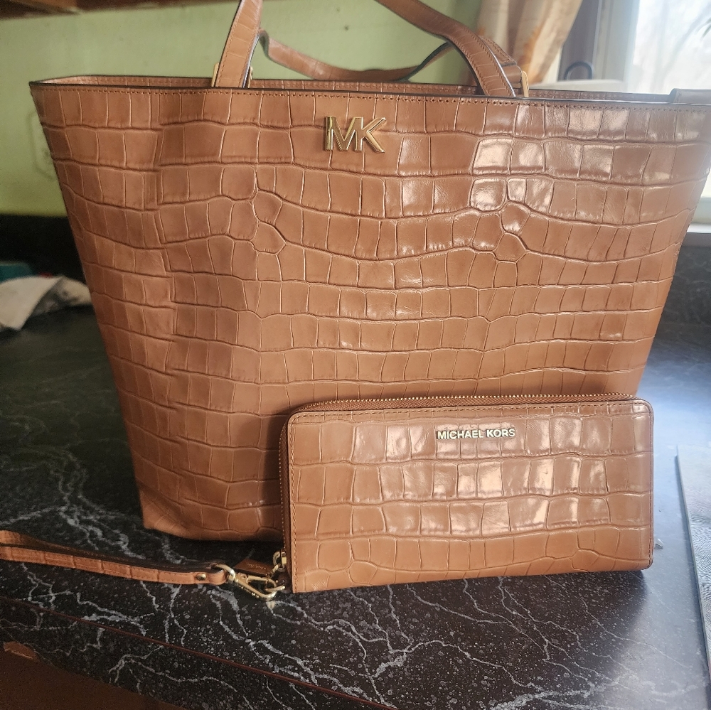 Mk purse with wallet